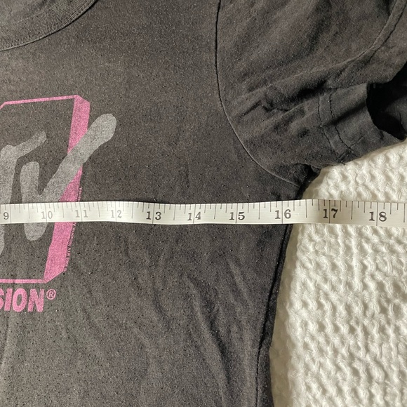Vintage MTV baby style T approx 16” pit to pit. 👩🏽🎤 - Picture 5 of 10